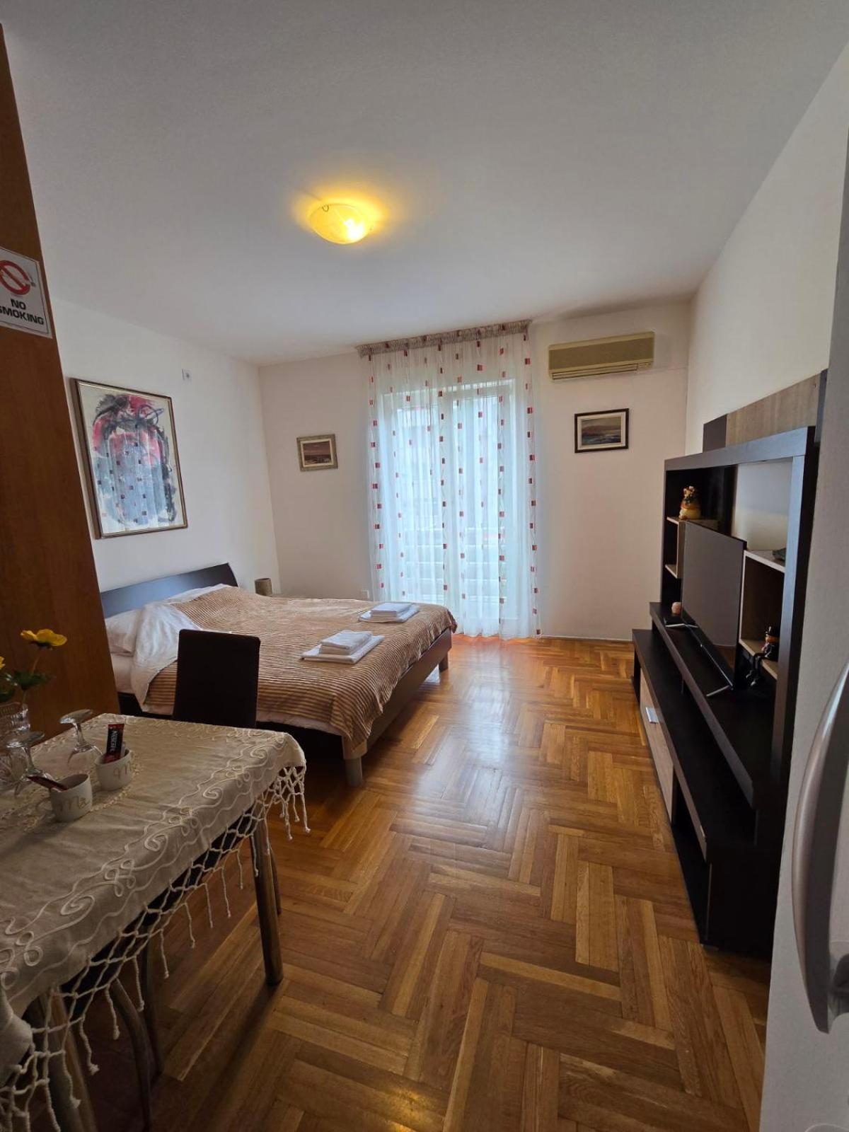 Laki Apartment 波德戈里察 外观 照片
