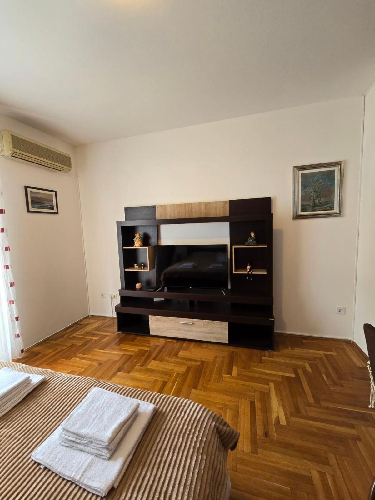 Laki Apartment 波德戈里察 外观 照片